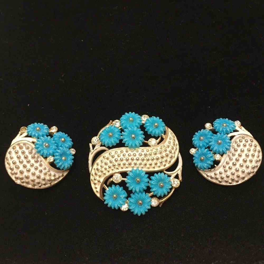 Vintage Enamel And Molded Celluloid Flower Set - Picture 2 of 8